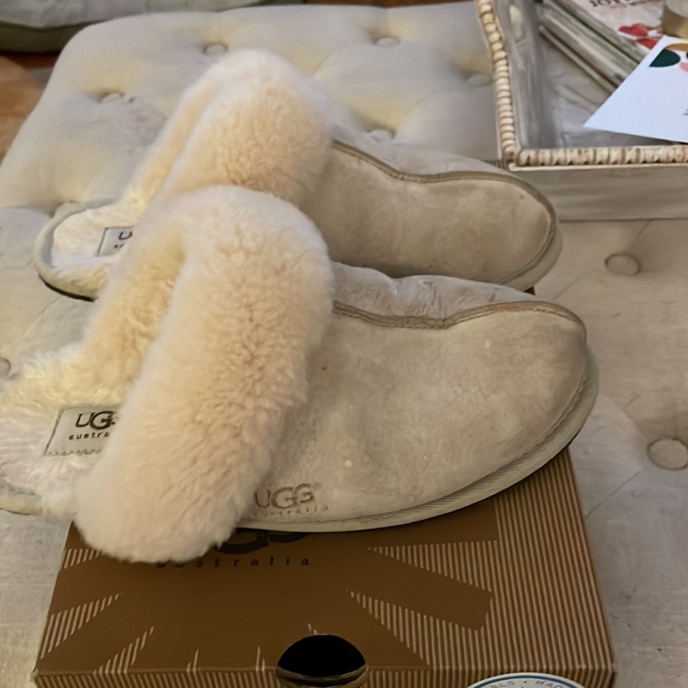 Ugg W Scuffette II Size 8! In Good Condition!